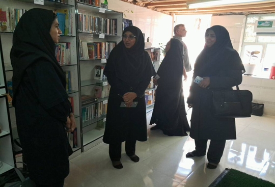 بازدید مدیرکل کانون پرورش فکری هرمزگان از کتابخانه نوجوان روستای گیاهدان قشم